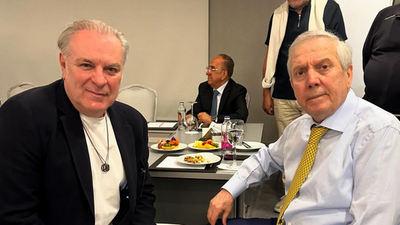 Ünlü oyuncudan Aziz Yıldırım'a destek