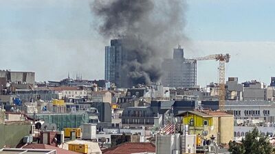 Beyoğlu İstiklal Caddesi'nde korkutan yangın