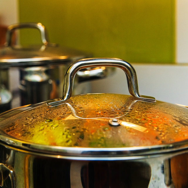  Sıcak yemeklere bunu sakın yapmayın!