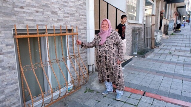 Vefat eden eşinden kalan tek hatırayı çaldılar