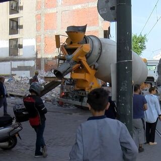  Beton mikseriyle tramvay çarpıştı