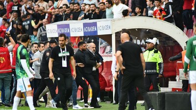 Kayseri Başkanı sahaya girmeye çalıştı!