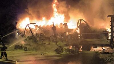 TIR'ın dorsesi alev alev yandı