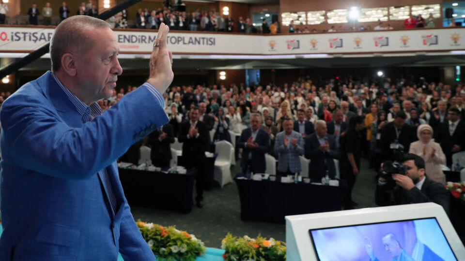 AK Parti kampa giriyor