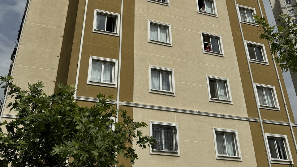 4 yaşındaki çocuk 8. kattan düştü