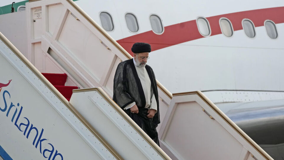 Reisi'nin helikopteri acil iniş yaptı