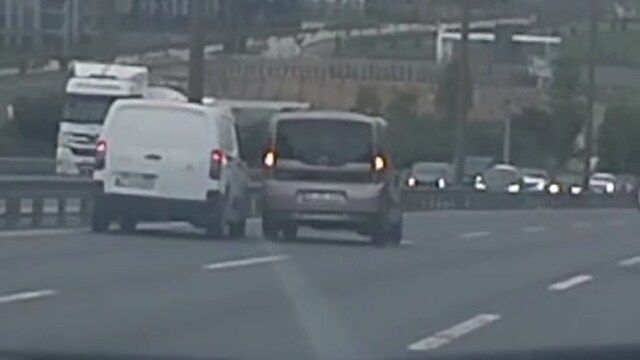 İstanbul TEM'de tehlikeli inatlaşma