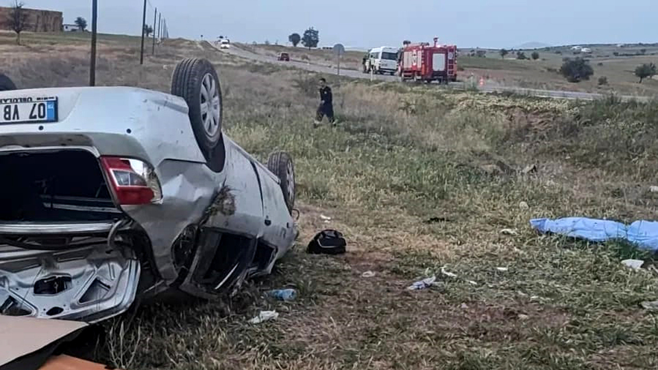 Feci kaza: 1'i çocuk 2 ölü, 3 yaralı