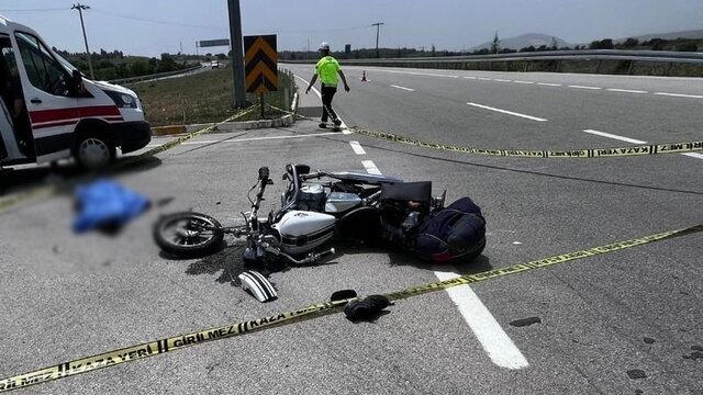 Motosiklet devrildi, sürücü öldü