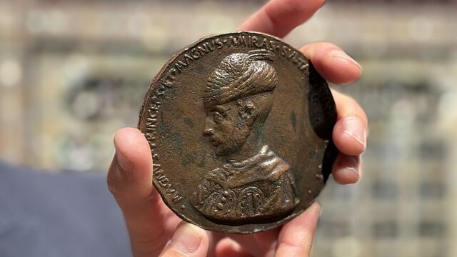 Tılsımlı madalyon ne anlatıyor?