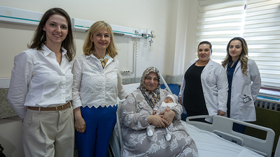 185 kiloluk kadın özel operasyonla anne oldu