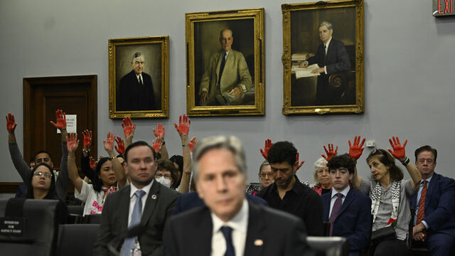 Blinken bir kez daha protesto edildi
