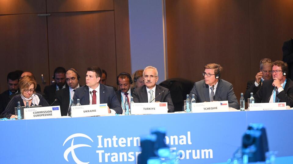 Bakan Uraloğlu Ukrayna'nın yeniden yapılanması toplantısında