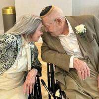 100 yaşında evlenen çift, 'Guinness'e başvurdu