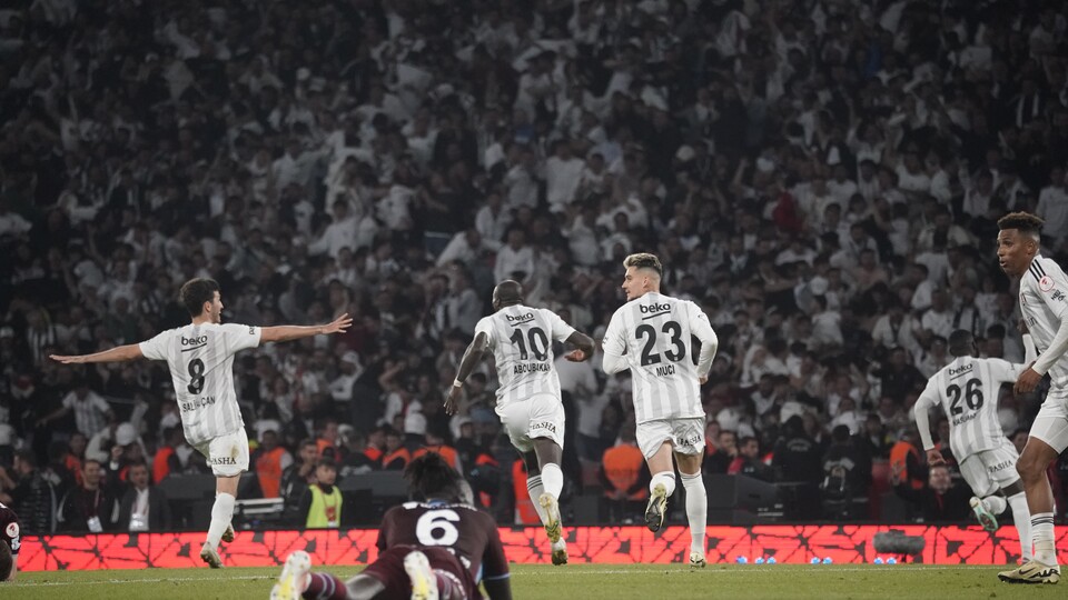 "Bataklıkta açan çiçek..."