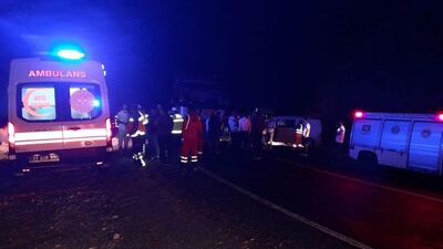 Minibüs ve tanker çarpıştı: 14 yaralı