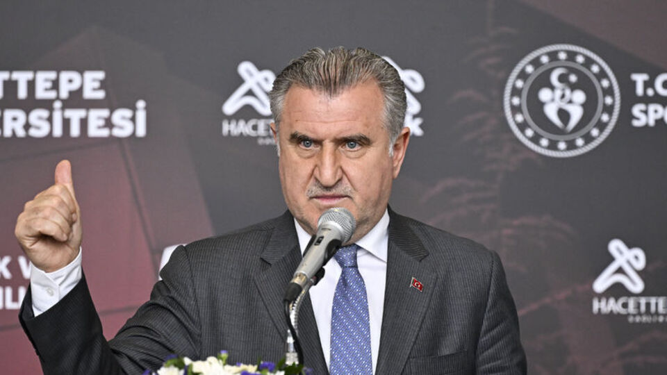 Bakan Bak'tan Beşiktaş'a tebrik!