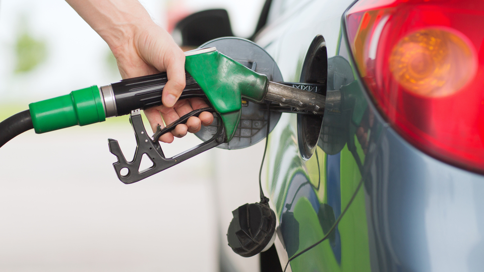 Benzine indirim bekleniyor