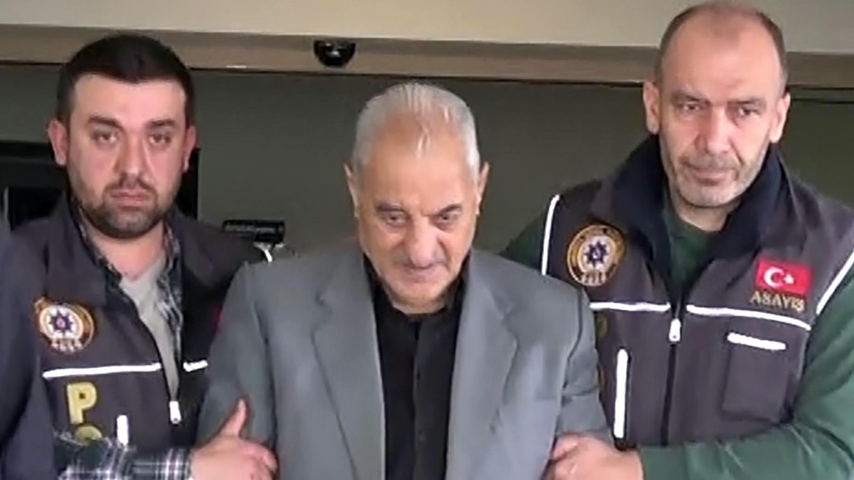 Yaşlı adam karısını öldürdü! Uyurken kurşun yağdırdı