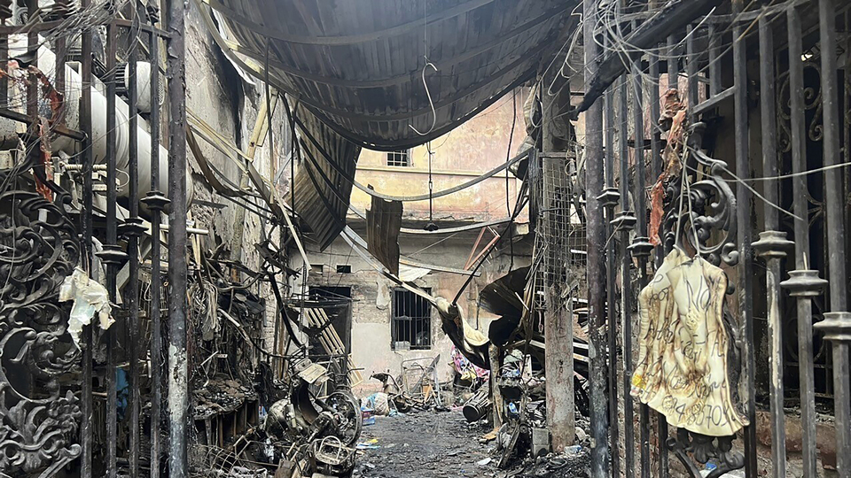 Bir yanda yangın bir yanda toprak kayması!