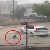 Sağanak hayatı olumsuz etkiledi: Ev ve iş yerlerini su bastı, selde can pazarı yaşandı