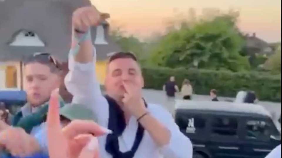 Irkçı slogan Almanya'yı sarstı
