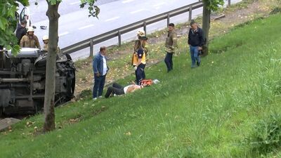 İstanbul'da kamyonet işçi servisine çarptı! Yaralılar var!