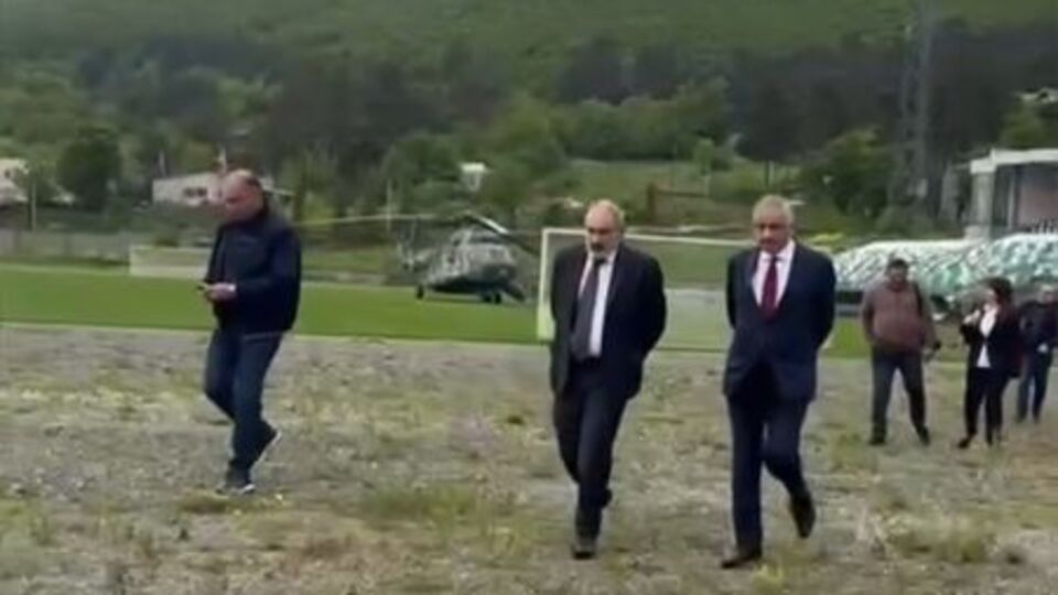 Paşinyan'ı taşıyan helikopter zorunlu iniş yaptı