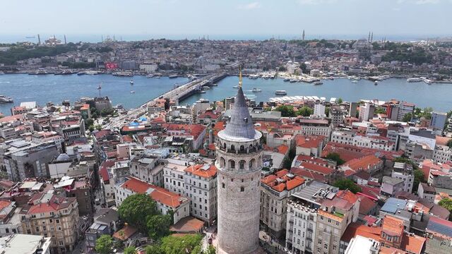 Galata Kulesi yeniden ziyaretçileri ağırlıyor
