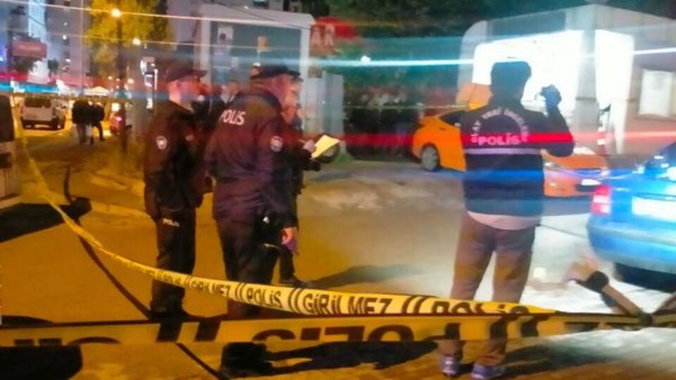 Taksi durağında çalışan kişiyi vurdu