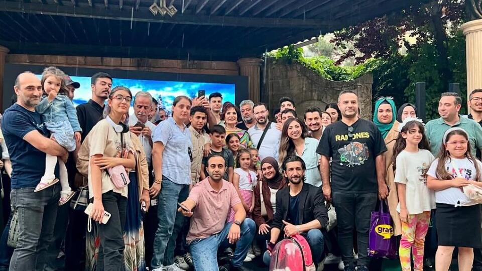 Önce söyleşi sonra halay