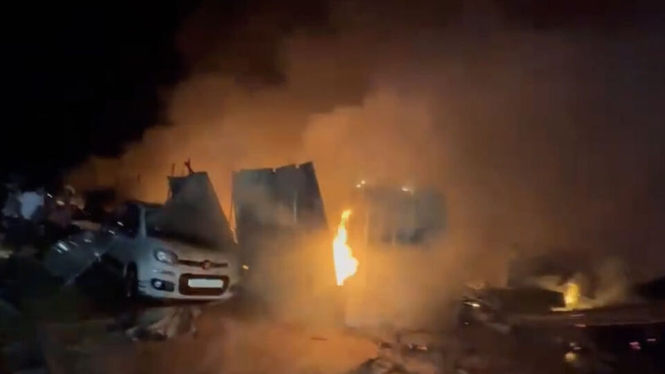 İsrail, Filistinliler'in kampını hedef aldı: 40 ölü