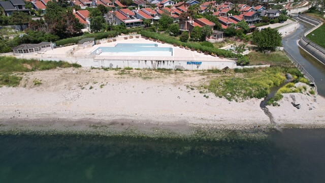 Beylikdüzü'nde sahili işgal eden siteye tepki