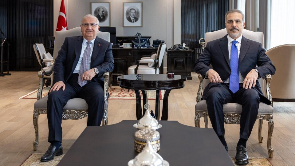 İki bakan bir araya geldi