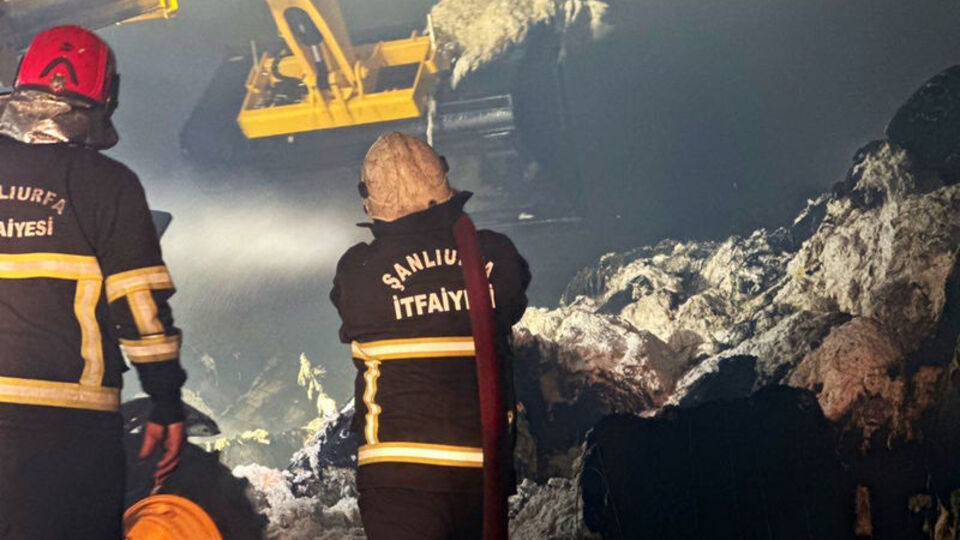 Viranşehir'de pamuk fabrikasında yangın