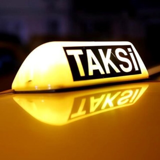 Depremzede aileden fazla ücret aldığı iddia edilen taksiciye beraat