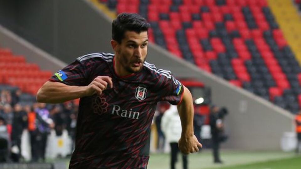 Necip Uysal'dan rekor sezon!