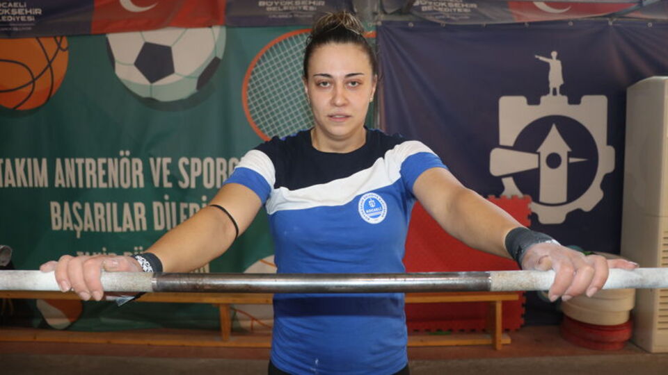 Sena Nur Özoğlu'na 3 yıl men cezası