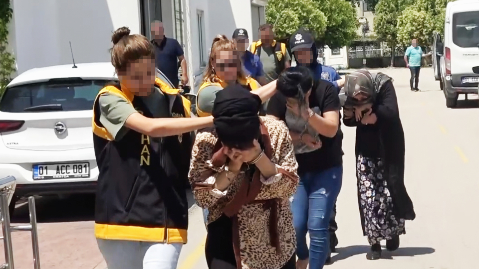 Bahçesinde kalaşnikof bulunan ev sahibinden ilginç savunma