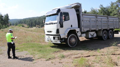 Kamyonunun altında kalan 2 kişi öldü