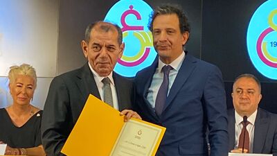 Dursun Özbek ile yönetimi mazbatalarını aldı