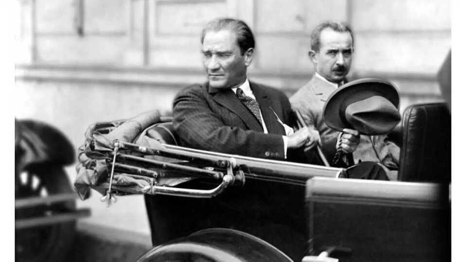 Google, tepkilerin ardından Atatürk aramasındaki ifadeyi güncelledi