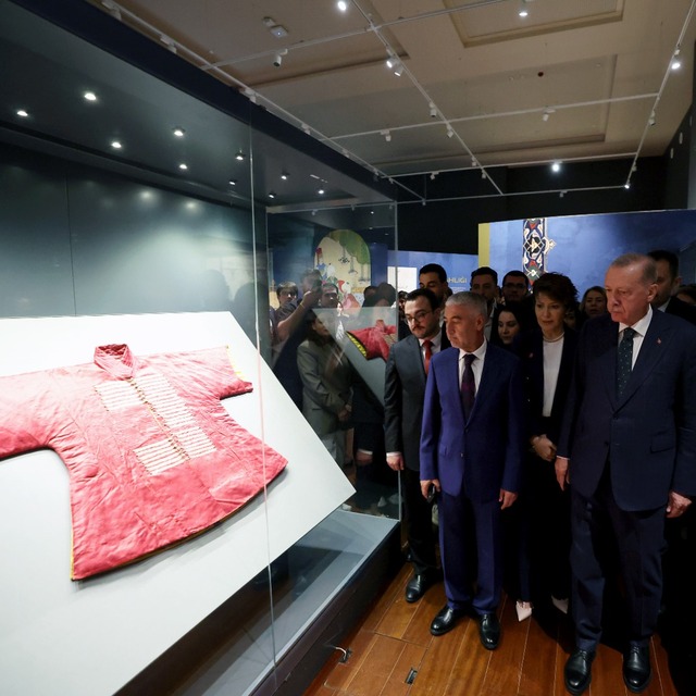 Cumhurbaşkanı Erdoğan, Fatih Sultan Mehmet Sergisi'ni gezdi