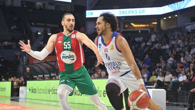 Anadolu Efes seride öne geçti