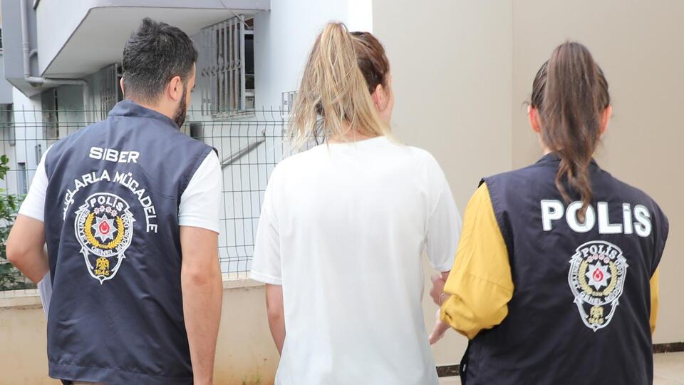 Müstehcen yayın yapanlara operasyon: 10 gözaltı