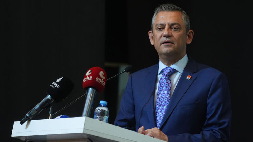 Hakimin silahlarla fotoğrafına tepki