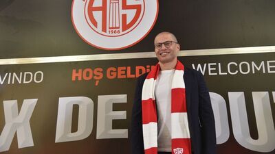 Alex, Antalyaspor'a imzayı attı!