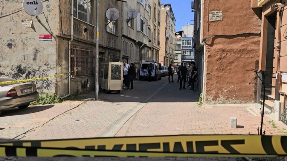 Çifte vahşet! Karısını ve kızını öldürüp kaçtı