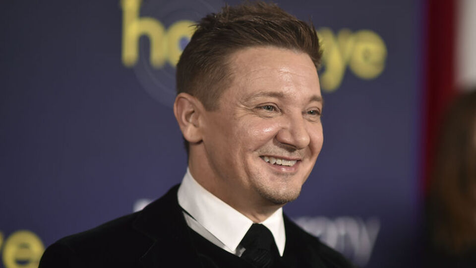 Ölümden dönen Jeremy Renner sinemaya geri dönüyor