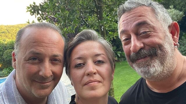 Kardeşinin doğum gününü kutladı